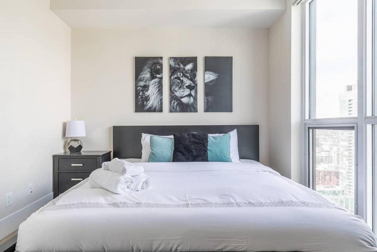 Stunning Views Of Downtown - Luxury High Rise With King Bed! Villa โตรอนโต ภายนอก รูปภาพ