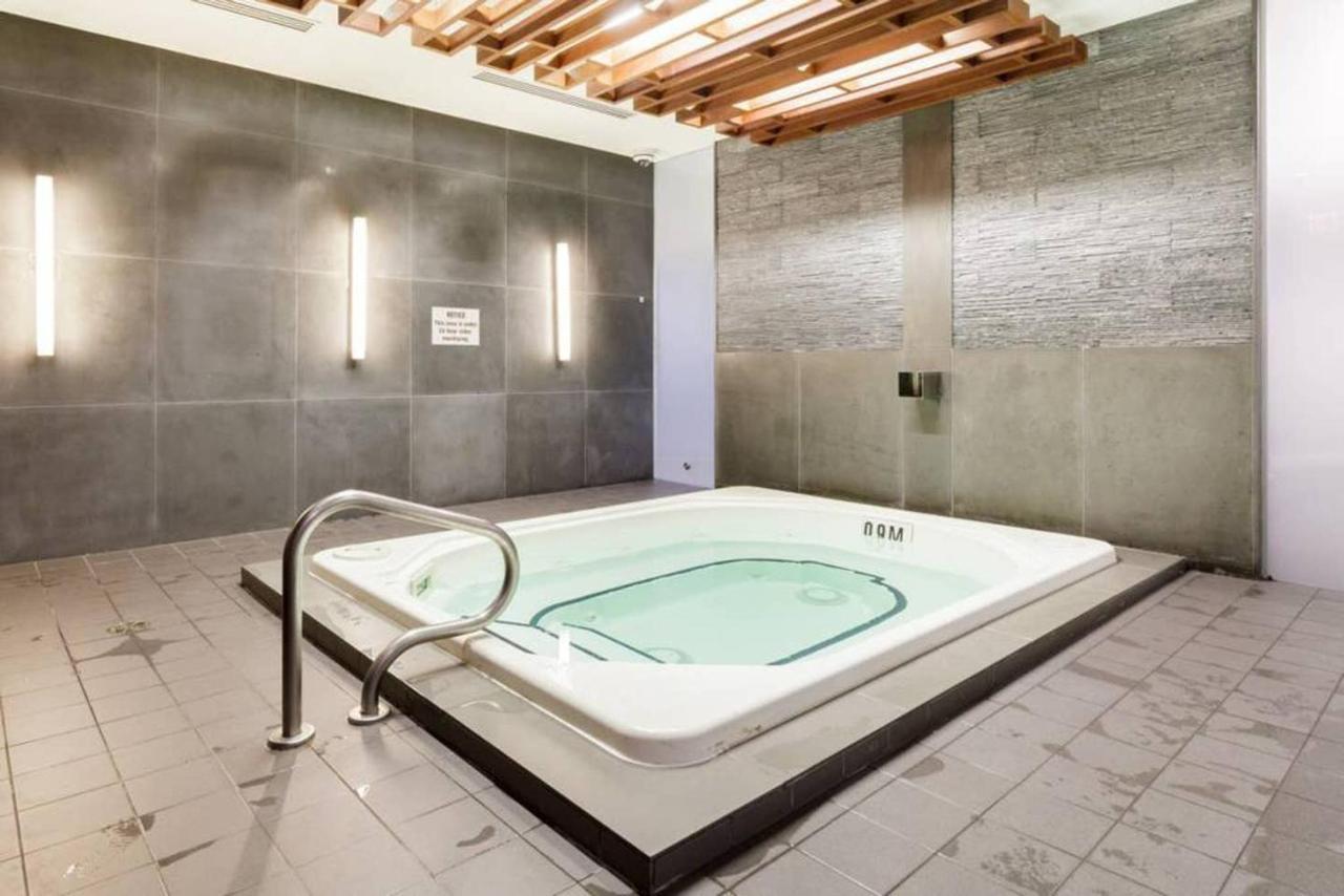 Stunning Views Of Downtown - Luxury High Rise With King Bed! Villa โตรอนโต ภายนอก รูปภาพ